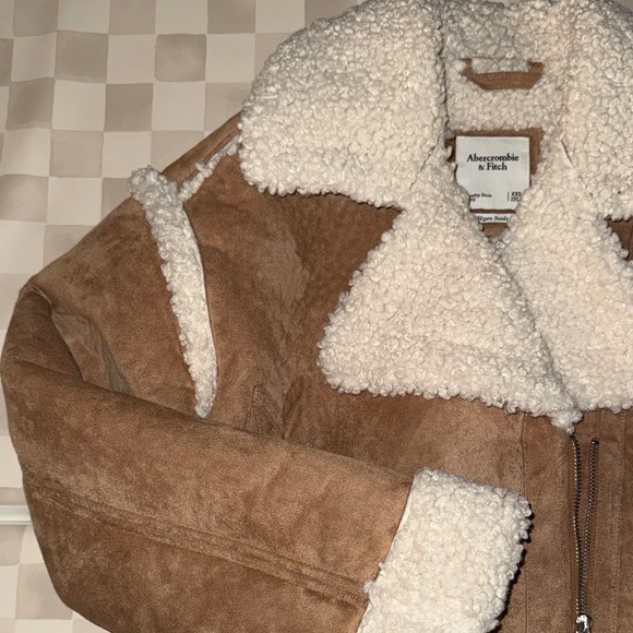 Abercrombie & Fitch Vegan Suede and Shearling Jacket - Picture 3 of 5
